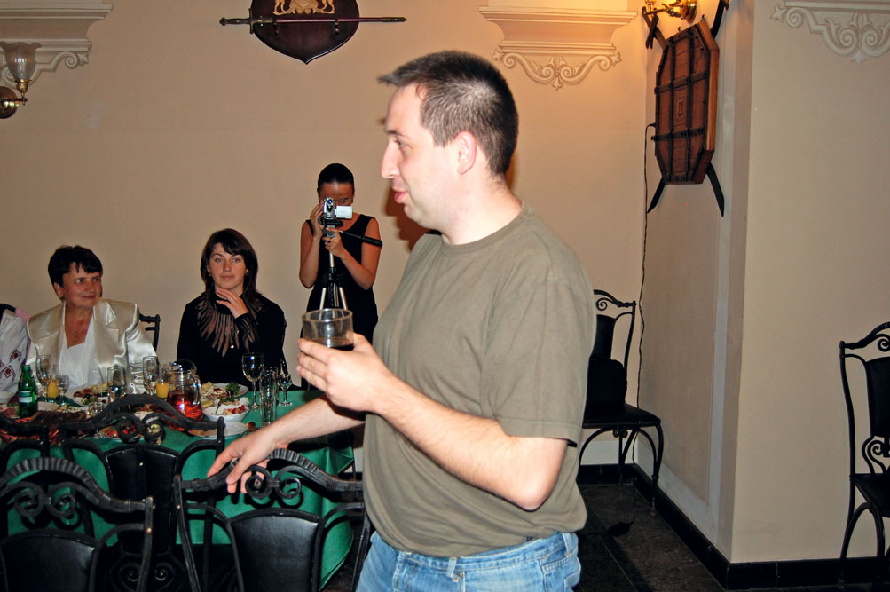 Фотографія з дня народження Тараса Амброза 15 вересня 2010 року у Львові в ресторані Кілікія