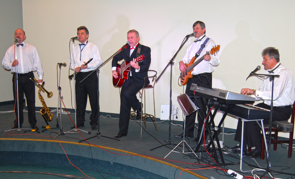 Передноворічна корпоративна вечірка для працівників ТМ "Світоч" та корпорації NESTLE у великому залі готелю "Дністер" 17 грудня 2010 року