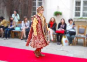 Показ середньовічної моди від агенції святкових подій "Подорож у середньовіччя" 29 квітня 2011 року у Львові в Італійському дворику