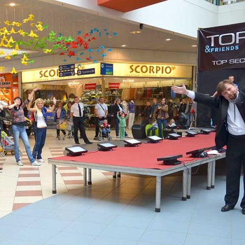 Фен-шоу від мережі магазинів TOP SECRET & FRIENDS 11 червня 2011 року в KING CROSS LEOPOLIS