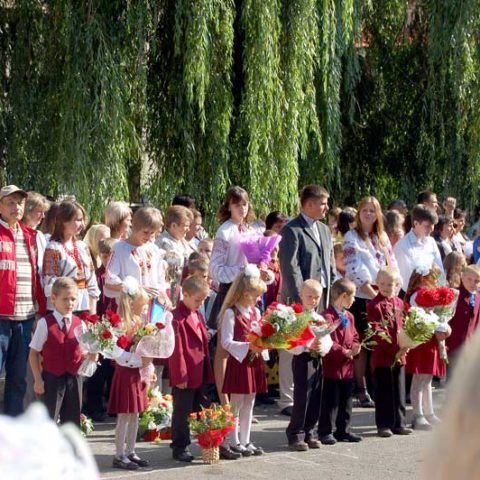 Останній перший дзвоник для випускників школи