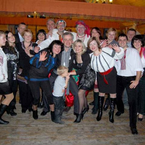 Гості ювілейної вечірки в українському стилі